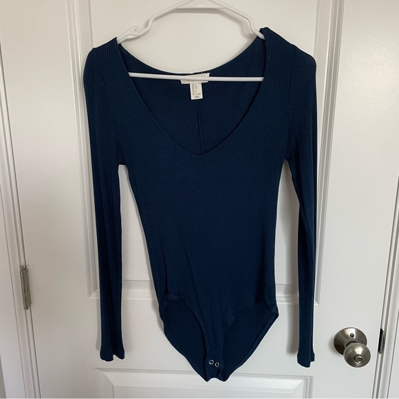 Forever 21 Tops - Blue Scoop Neck Long Sleeve Body Suit